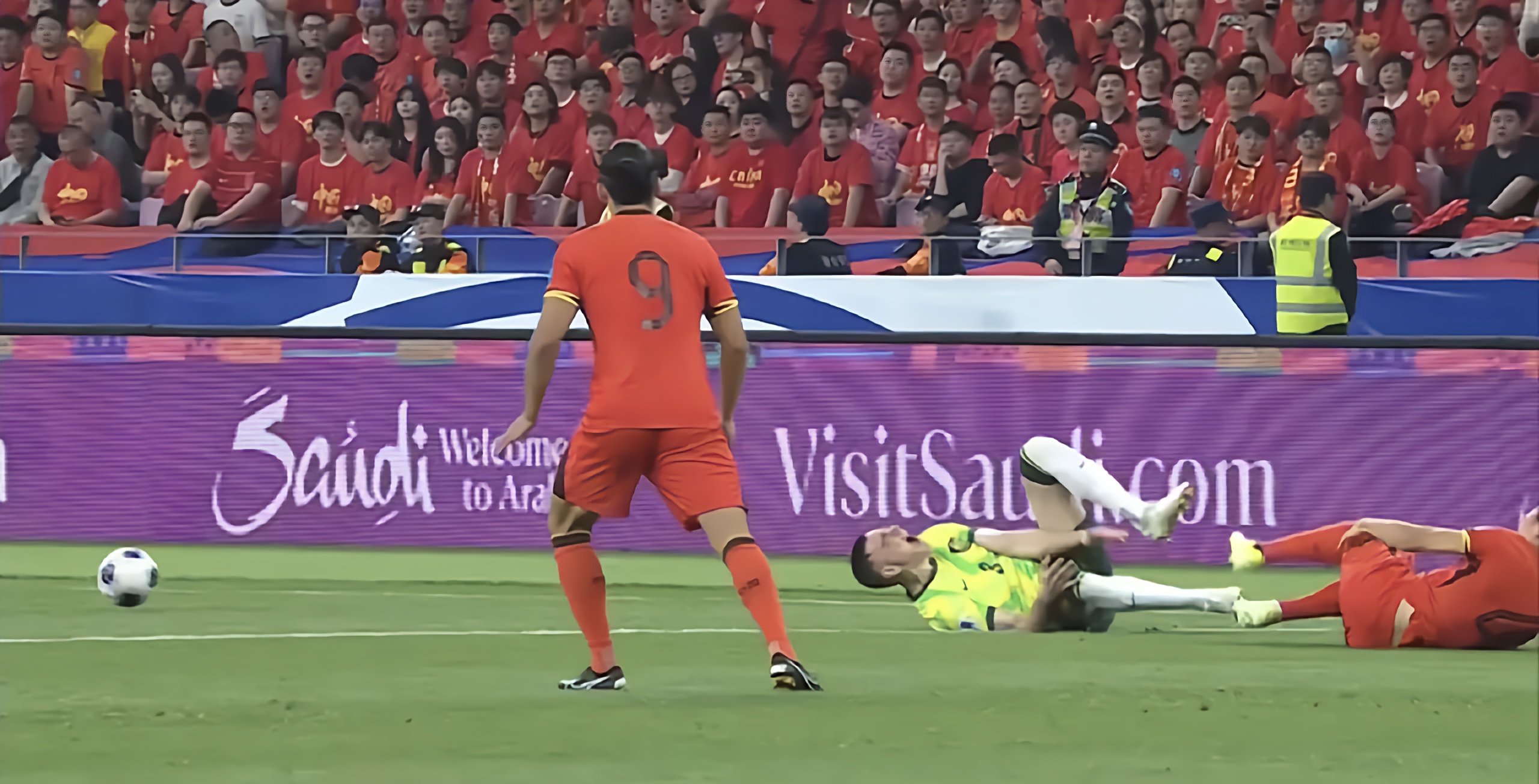 开云棋牌 今晚里昂手感冰凉：法国杯节点到来，压力陡增，纪律约束更严格